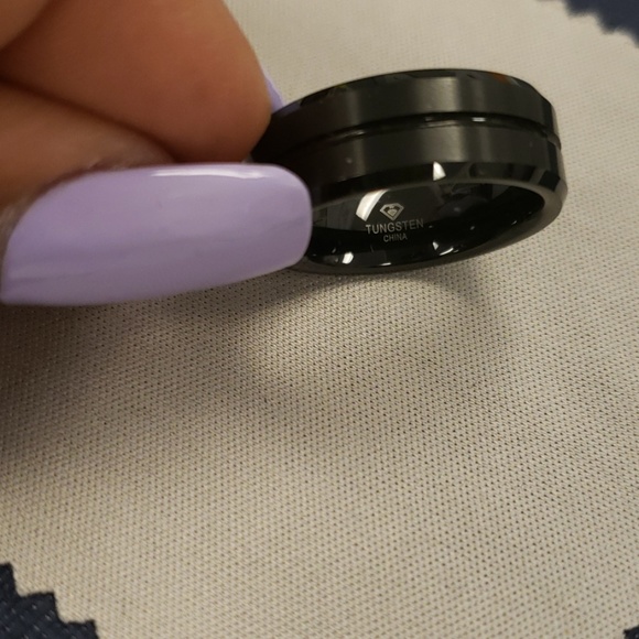 Mens Tungsten ring - Picture 3 of 4